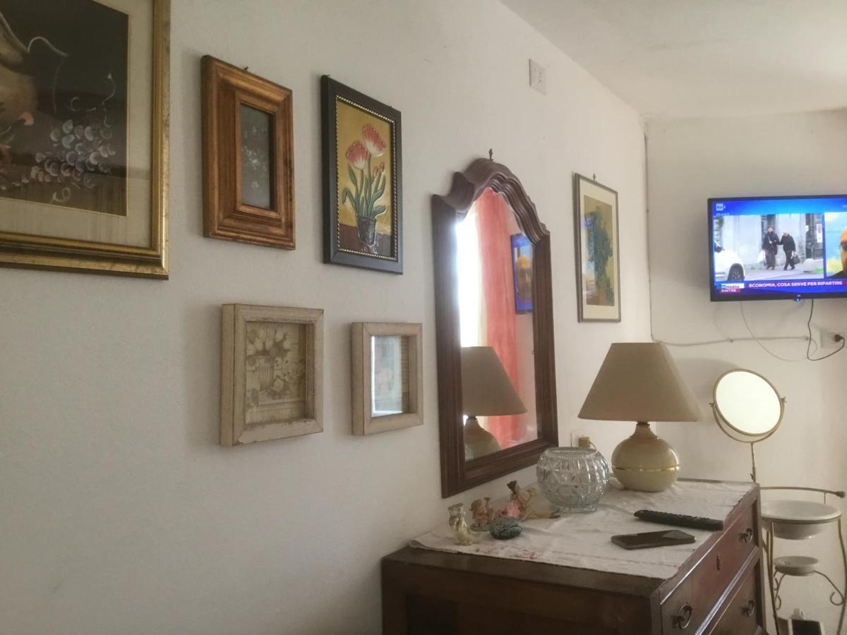Casa Sotto Il Castello Apartment Monti di Licciana Nardi Bagian luar foto