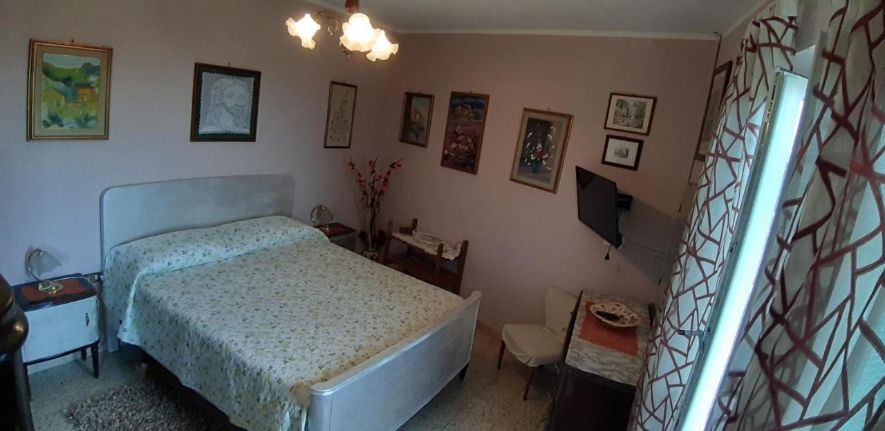 Casa Sotto Il Castello Apartment Monti di Licciana Nardi Bagian luar foto