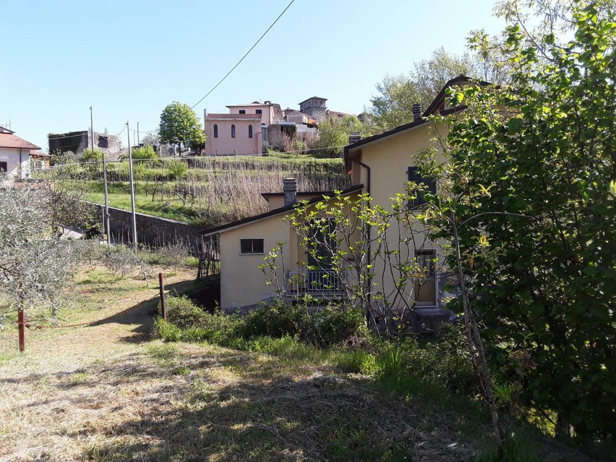 Casa Sotto Il Castello Apartment Monti di Licciana Nardi Bagian luar foto